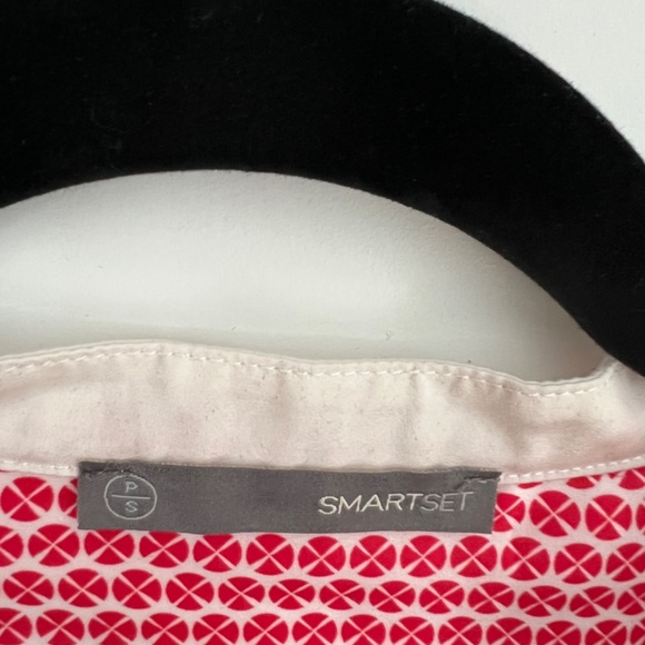 Woman’s shirt - Picture 3 of 4